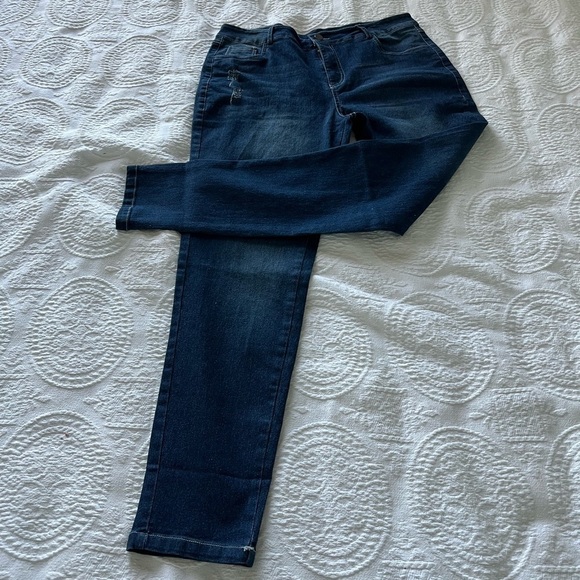 CG Women’s NEW Distressed stretch Jeans Size 16 - Picture 11 of 13